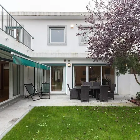 別荘 Flh Restelo Duplex With Garden & Parking *